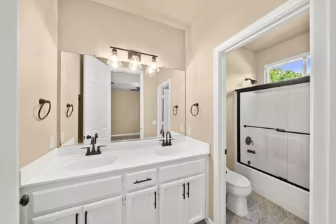 Bath - 8412 Pinyon Pine Pl, Antelope, CA 95843 photo 2 of 2