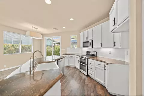 Kitchen - 8412 Pinyon Pine Pl, Antelope, CA 95843 photo 2 of 2