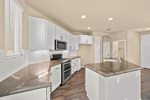 Kitchen - 8412 Pinyon Pine Pl, Antelope, CA 95843 photo 1 of 2