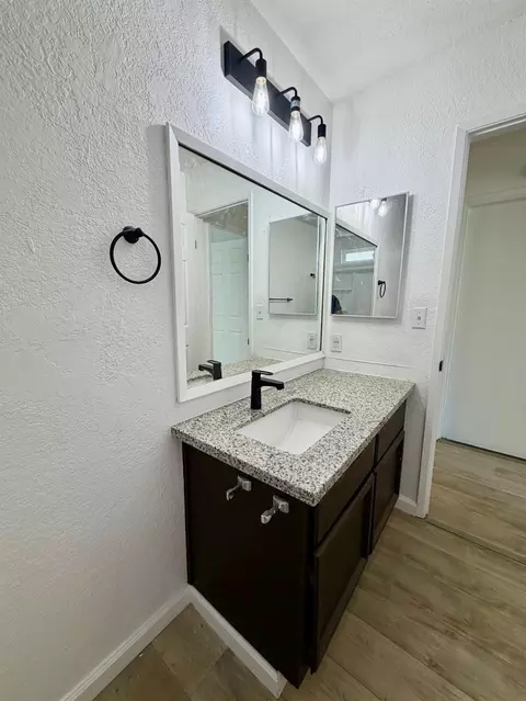 Bath - 158 E Grant Line Rd, Tracy, CA 95376 photo 2 of 4