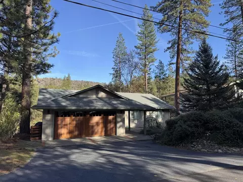 13077 Wells Fargo Dr, Groveland, CA 95321