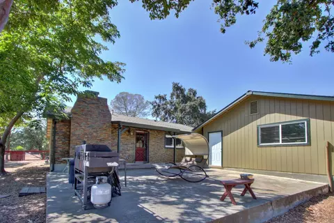 Exterior - 3840 Valle Vista Rd, Carmichael, CA 95608 photo 5 of 23