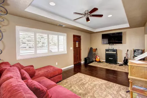 Living - 3840 Valle Vista Rd, Carmichael, CA 95608 photo 3 of 6
