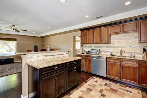 Kitchen - 3840 Valle Vista Rd, Carmichael, CA 95608 photo 5 of 8