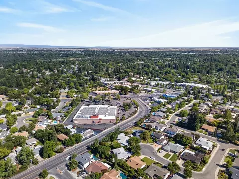 View/Area - 5016 Olive Oak Way, Carmichael, CA 95608 photo 5 of 9