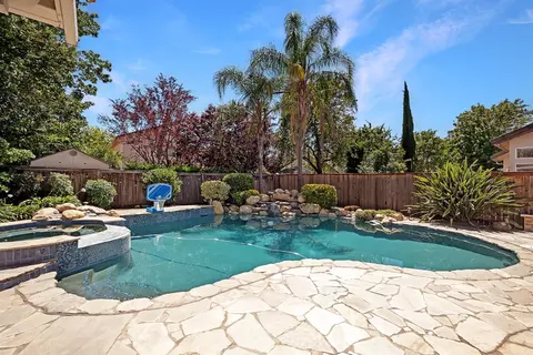 1806 N Bend Dr, Sacramento, CA 95835