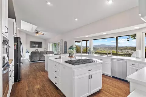 Kitchen - 16455 Crestridge Ave, Sonora, CA 95370 photo 4 of 4