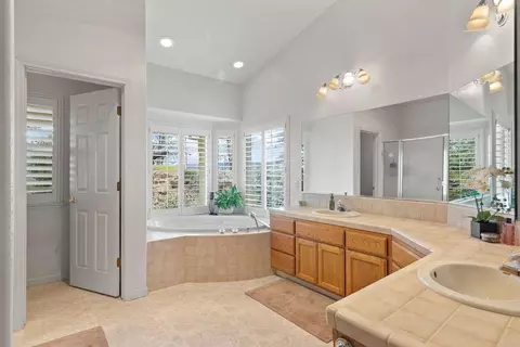 Bath - 16455 Crestridge Ave, Sonora, CA 95370 photo 2 of 3