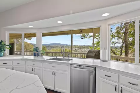 Kitchen - 16455 Crestridge Ave, Sonora, CA 95370 photo 1 of 4