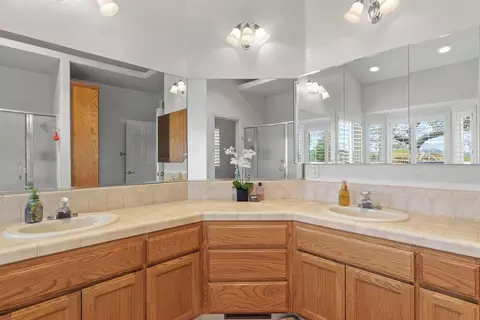 Bath - 16455 Crestridge Ave, Sonora, CA 95370 photo 3 of 3