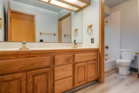 Bath - 5475 Laird Rd, Loomis, CA 95650 photo 7 of 12
