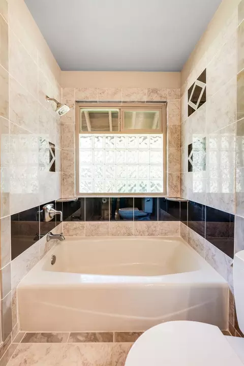 Bath - 5475 Laird Rd, Loomis, CA 95650 photo 10 of 12