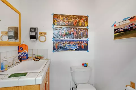 Bath - 5475 Laird Rd, Loomis, CA 95650 photo 11 of 12