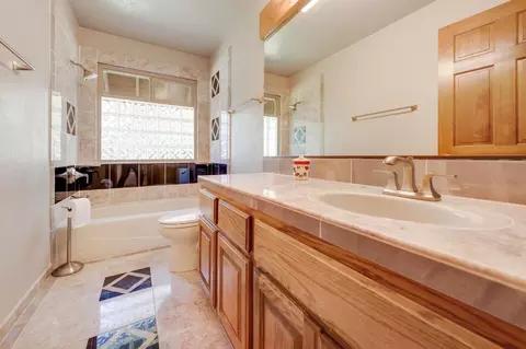 Bath - 5475 Laird Rd, Loomis, CA 95650 photo 9 of 12