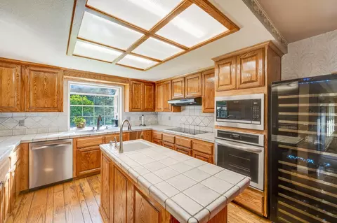 Kitchen - 5475 Laird Rd, Loomis, CA 95650 photo 3 of 6