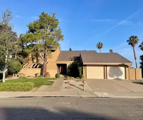 10 Lookout Ct, Sacramento, CA 95831