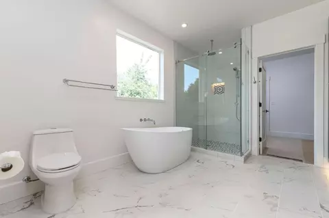 Bath - 358 Oak Tree Cir, Murphys, CA 95247 photo 1 of 5