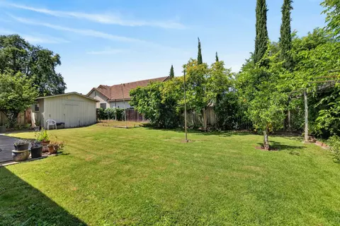 Exterior - 6141 Hall Ln, Carmichael, CA 95608 photo 7 of 11