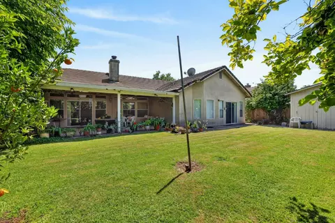 Exterior - 6141 Hall Ln, Carmichael, CA 95608 photo 5 of 11