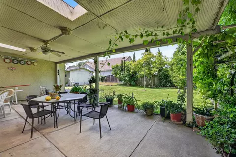 Exterior - 6141 Hall Ln, Carmichael, CA 95608 photo 3 of 11