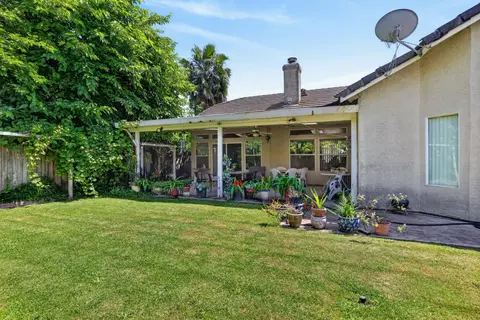 Exterior - 6141 Hall Ln, Carmichael, CA 95608 photo 4 of 11
