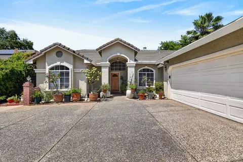 Exterior - 6141 Hall Ln, Carmichael, CA 95608 photo 2 of 11