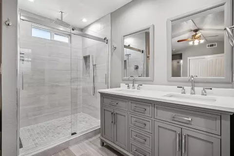 Bath - 424 Goldrun Dr, Modesto, CA 95354 photo 2 of 3