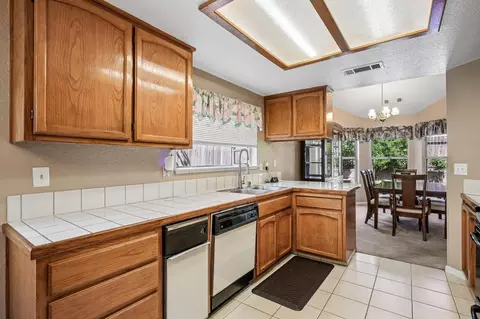 Kitchen - 424 Goldrun Dr, Modesto, CA 95354 photo 2 of 3