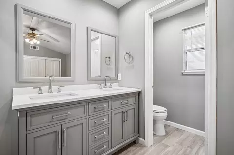 Bath - 424 Goldrun Dr, Modesto, CA 95354 photo 3 of 3