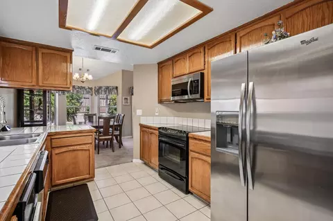 Kitchen - 424 Goldrun Dr, Modesto, CA 95354 photo 3 of 3