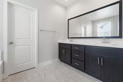 Bath - 673 Silo St, Folsom, CA 95630 photo 3 of 7