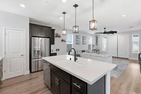 Kitchen - 673 Silo St, Folsom, CA 95630 photo 5 of 7