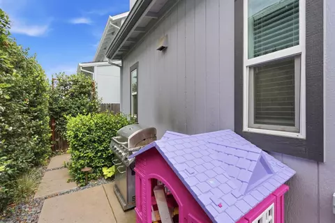 Exterior - 673 Silo St, Folsom, CA 95630 photo 9 of 11