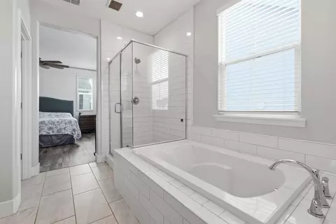 Bath - 673 Silo St, Folsom, CA 95630 photo 6 of 7