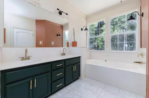 Bath - 5048 Wylderidge Dr, Murphys, CA 95247 photo 2 of 5