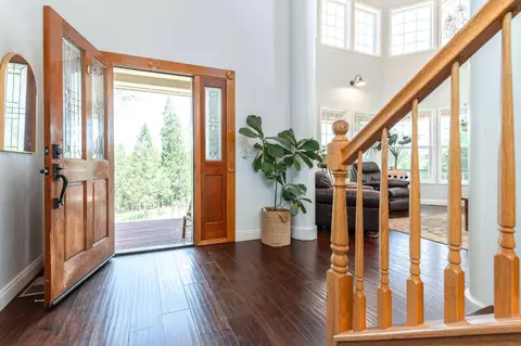 Entry Way - 5048 Wylderidge Dr, Murphys, CA 95247 photo 2 of 5