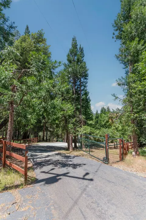 Exterior - 5048 Wylderidge Dr, Murphys, CA 95247 photo 15 of 28