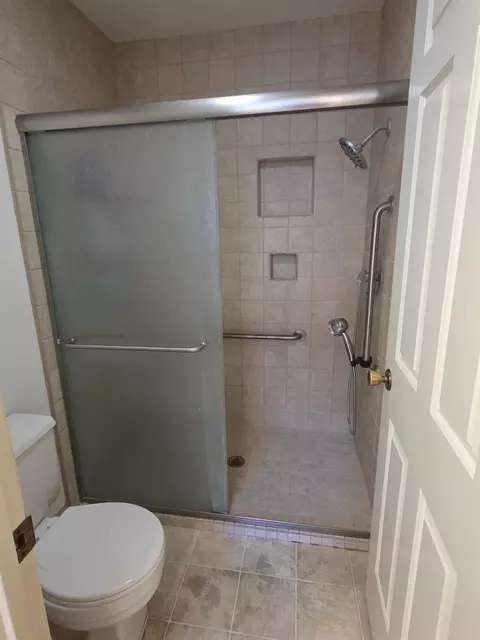 Bath - 1804 Oak Leaf Dr, Modesto, CA 95354 photo 2 of 3