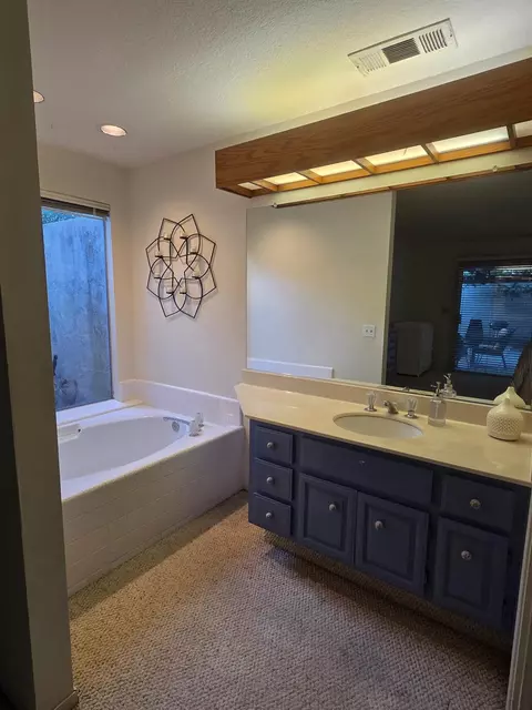 Bath - 1804 Oak Leaf Dr, Modesto, CA 95354 photo 1 of 3