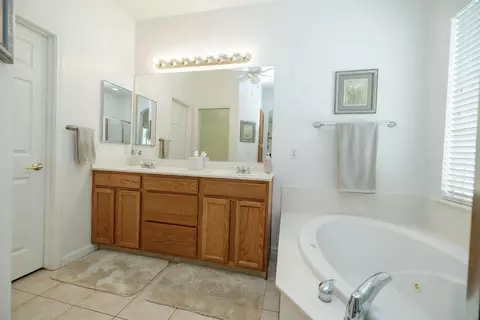 Bath - 1704 Carpathian Way, Hughson, CA 95326 photo 1 of 4