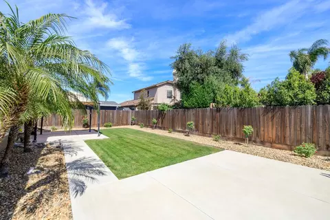 Exterior - 1704 Carpathian Way, Hughson, CA 95326 photo 7 of 9
