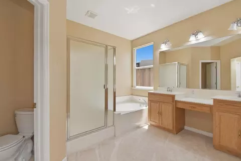 Bath - 2093 Golden Gate Dr, Tracy, CA 95377 photo 1 of 2