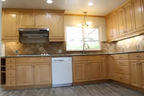 Kitchen - 681 Taylor Rd, Lodi, CA 95242 photo 2 of 4