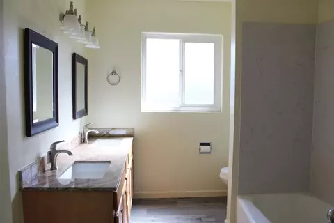 Bath - 681 Taylor Rd, Lodi, CA 95242 photo 3 of 4