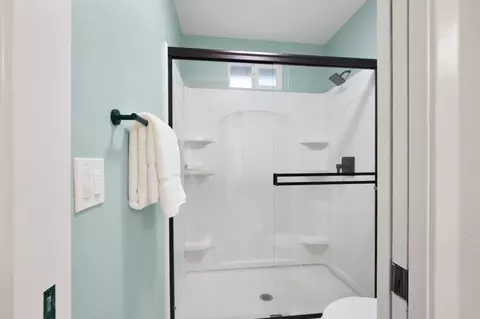 Bath - 1418 Garrison St, Davis, CA 95616 photo 2 of 4