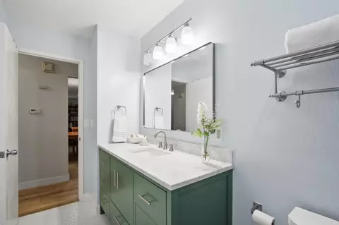 Bath - 1418 Garrison St, Davis, CA 95616 photo 3 of 4