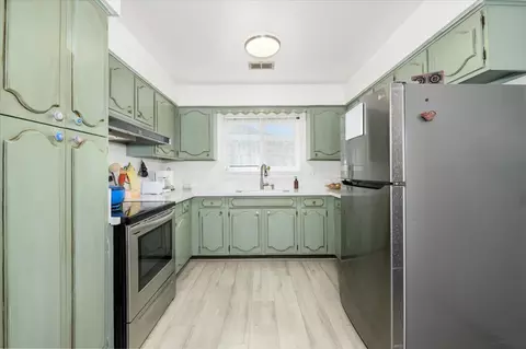 Kitchen - 5034 Robander St, Carmichael, CA 95608 photo 2 of 2