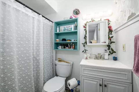 Bath - 5034 Robander St, Carmichael, CA 95608 photo 2 of 2