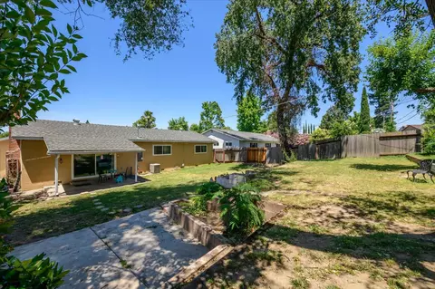Exterior - 5034 Robander St, Carmichael, CA 95608 photo 5 of 11