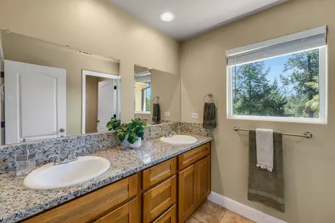 Bath - 21895 One Fine Pl, Colfax, CA 95713 photo 2 of 7